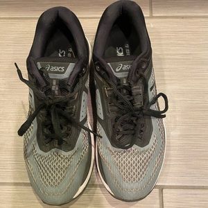 Men’s Asics size 8